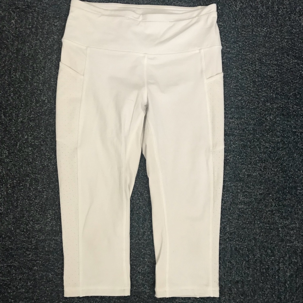 Lulu lemon white crops size 6